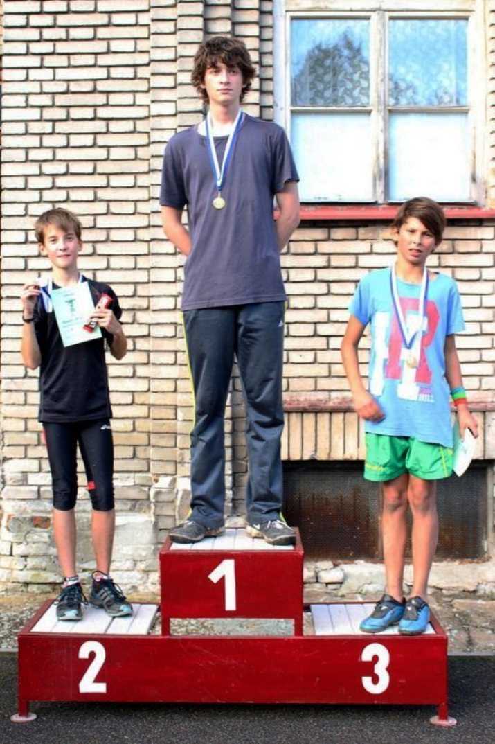 V běhu na 1500 m obsadili Jonáš Doleček 1. místo a Maximilian Majer 2. místo!