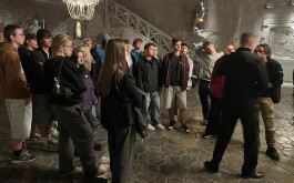 4eib8uvzy1_____4477c6c8-8925-4801-b38f-c2423c7291ef