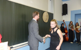 1knt7wcsy3_____bP1600747