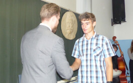 1knt7wcsy3_____bP1600747