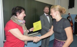 1knt7wcsy3_____bP1600747