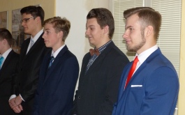 9ki52yi4gi_____8l2eqaxjsh-p1200948