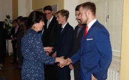 9ki52yi4gi_____8l2eqaxjsh-p1200948