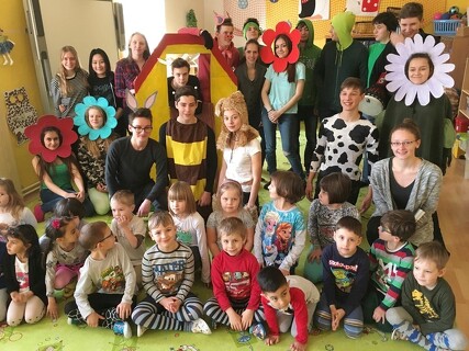 Dobře to dopadlo: Včelička zachránila králíčka!