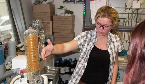 Jsme jediná střední škola spolupracující s ÚOCHB AV ČR