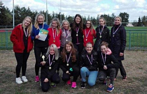 Středoškolský atletický pohár: Děvčata vybojovala zlato a postup do kraje