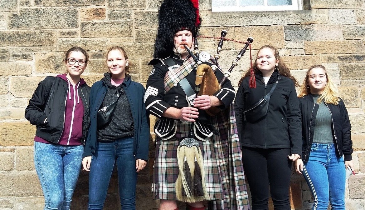 tb3djwxfnp_____bi86d8s7x9-120180916-120630