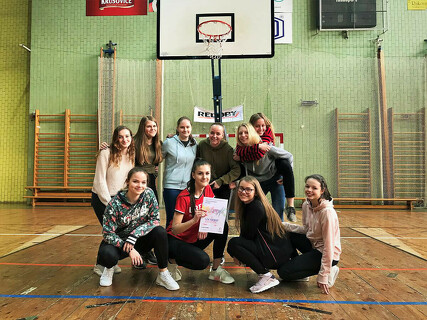 Holky umí hrát basketbal!