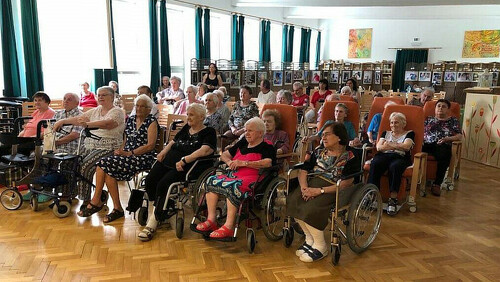 Vystoupení v Domově pro seniory: Zazněla i dechovka!