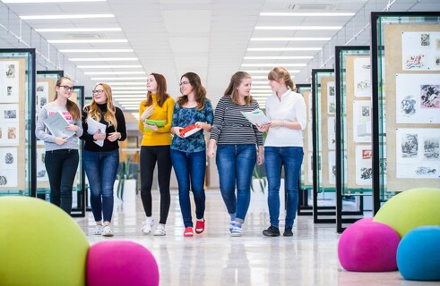 Přemýšlíte o tom, kam jít studovat po škole?