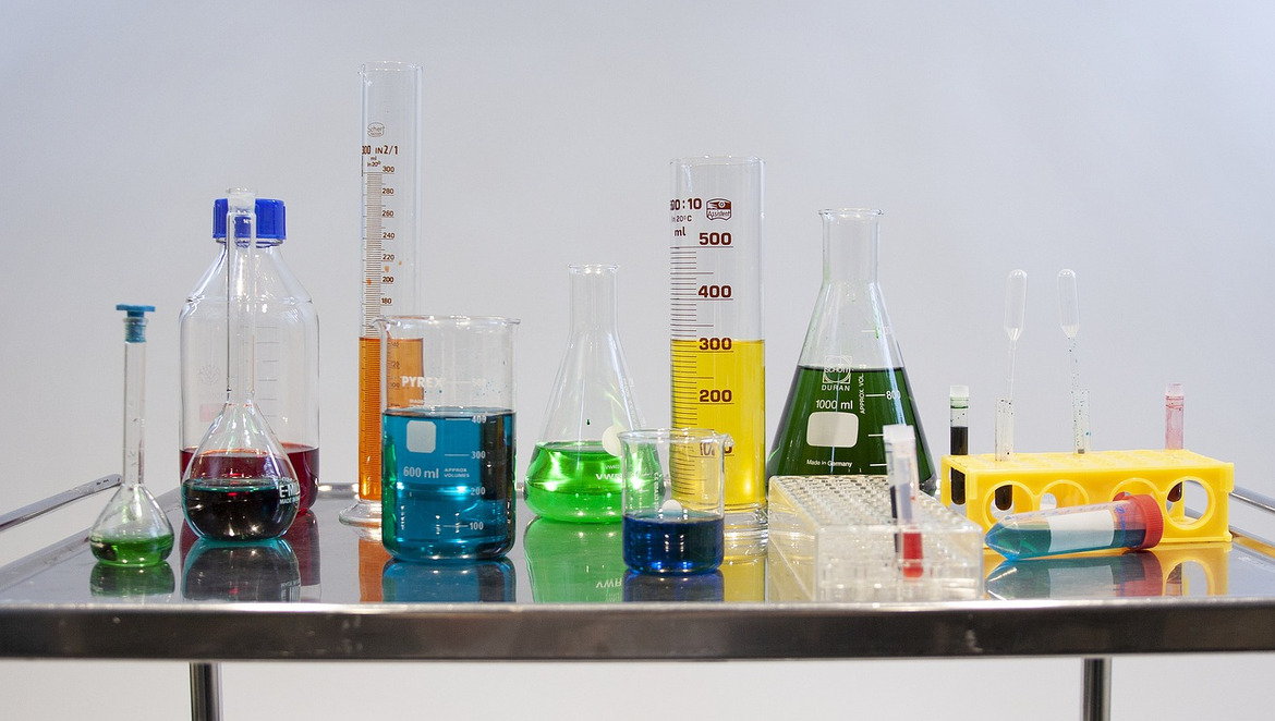 nyiuhiisrf_____laboratory-4415978_1920