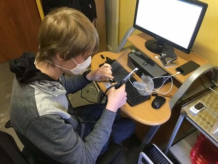 Studenti vyrábějí štíty