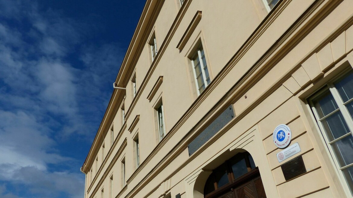 u7tdtks7iu_____ibrfqh3jov-p1360429gzw