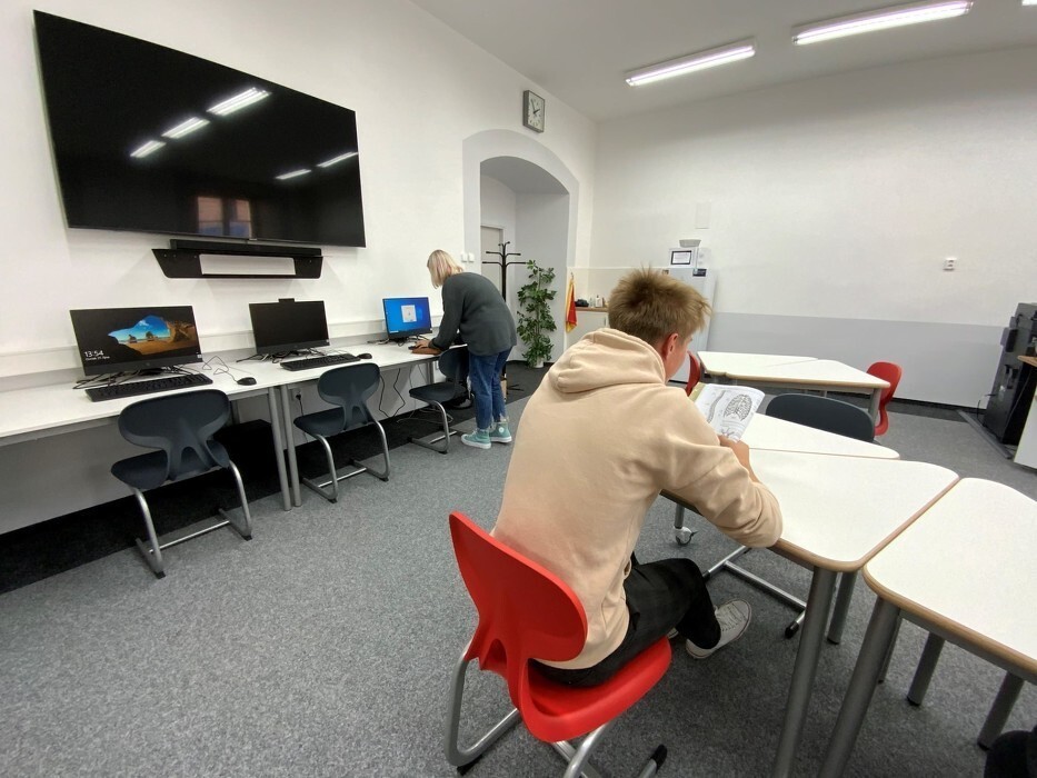 clw28wdta2_____studovna GZWR