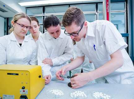 Akce konané na Farmaceutické fakultě UK v Hradci Králové