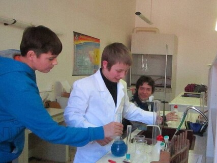 Příjemná změna v postupu do krajského kola Chemické olympiády