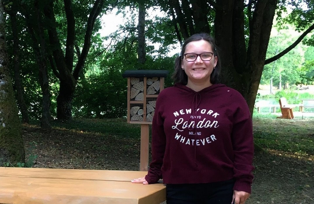 mmk4m9g0j4_____1659596595_emma_tisch