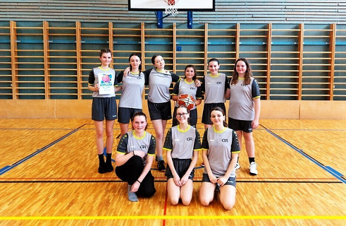 Druhé místo našich děvčat v basketbalovém turnaji