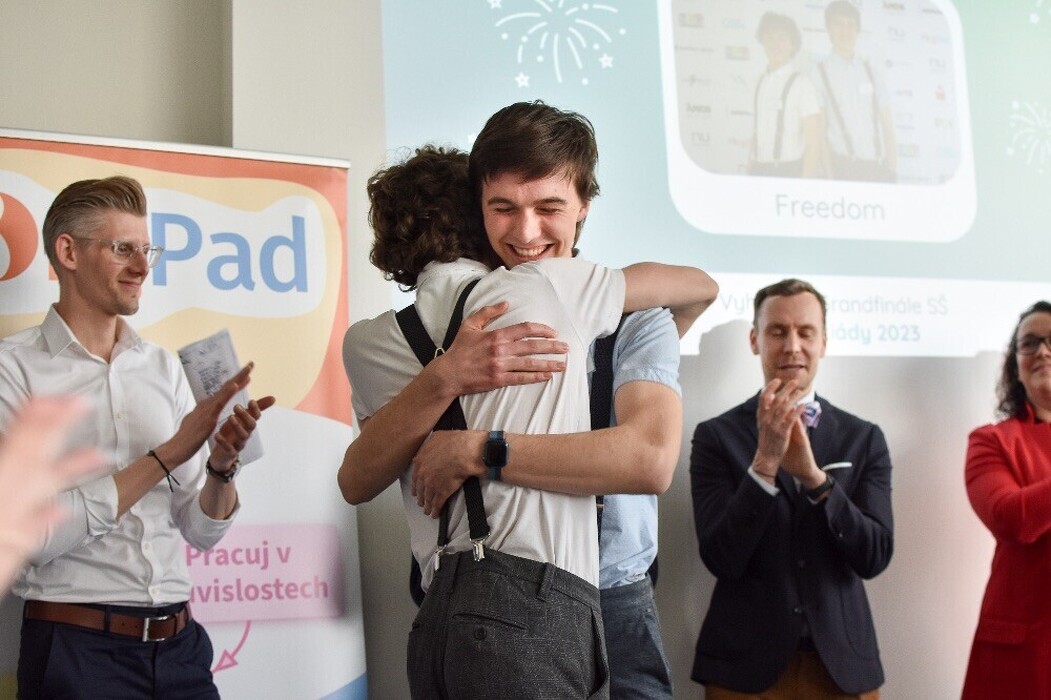 7w62ug571g_____Úvodní