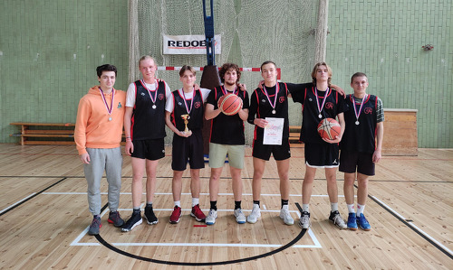Sportovní úspěchy našich studentů v basketbale a florbale