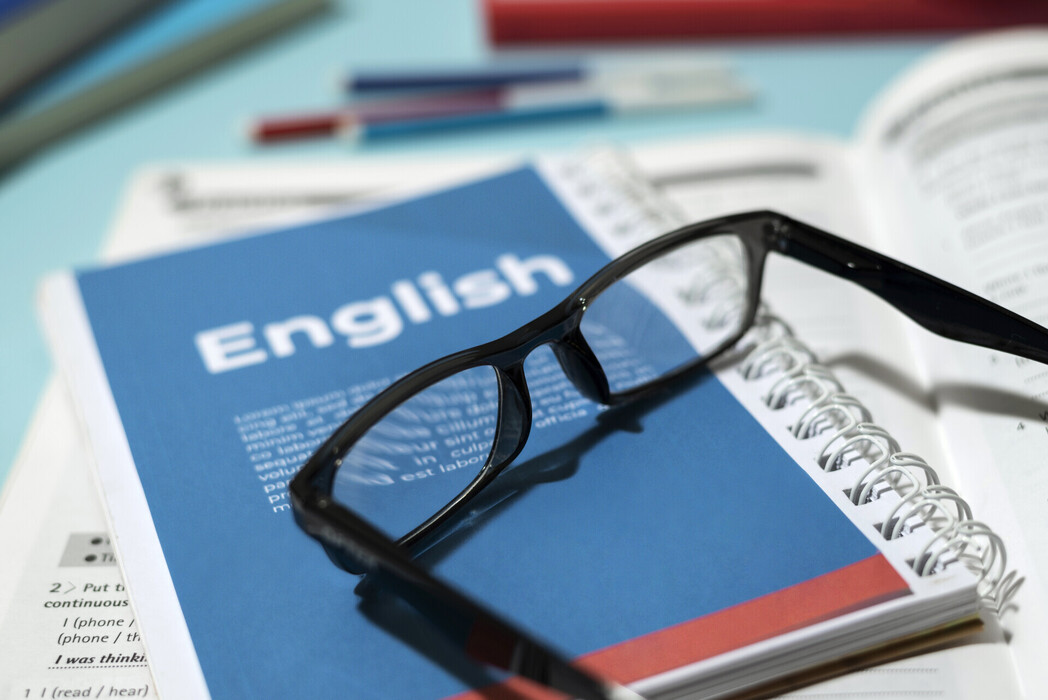 nnj2y2bm3u_____english-book-with-glasses-table