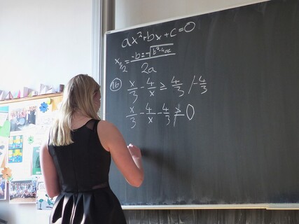 Maturity klepou na dveře