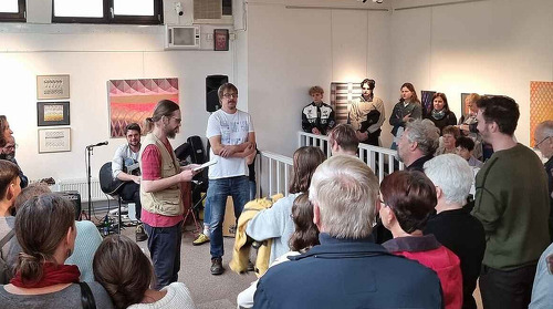 Pan učitel Blažek nezahálí