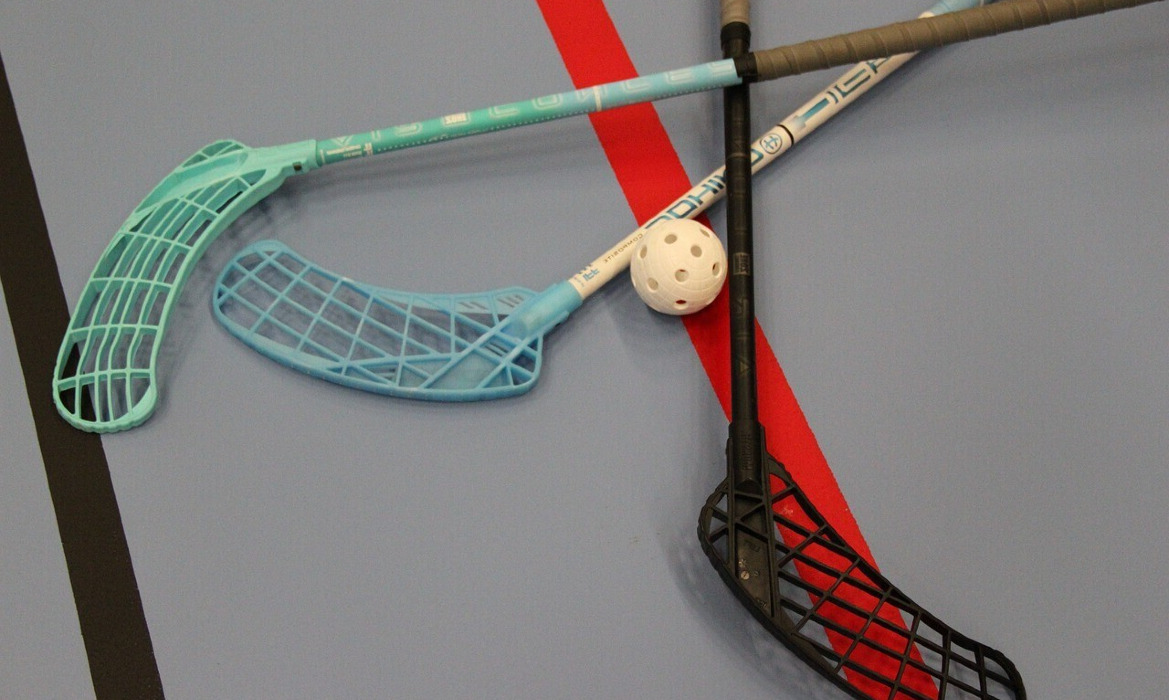 8gynaq09bx_____innebandy-5960508_1280 (1) 8gynaq09bx_____innebandy-5960508_1280 (1)