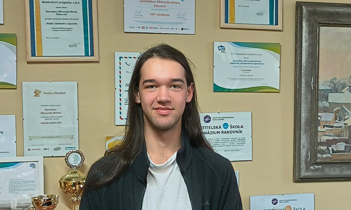 8vul9z42v0_____oliver