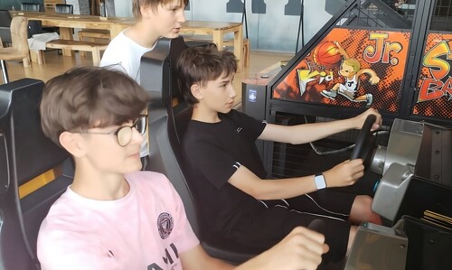 Kam se sekundou? Nejlépe do vězení s minimální možností úniku :)