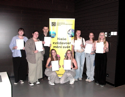 Studentky rakovnického gymnázia o prázdninách na Letní škole chemie