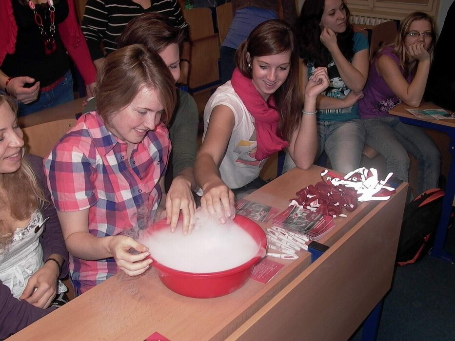 laoa8jnuxc_____xitzhevee9-moderni-chemie-2013-011