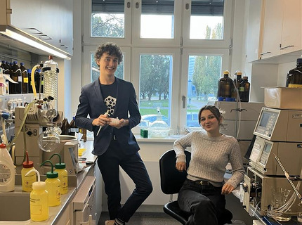 Eliška a Metoděj na vědecké stáži v ÚOCHB AV ČR