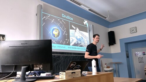Vesmír na dosah: z učebny až na ISS