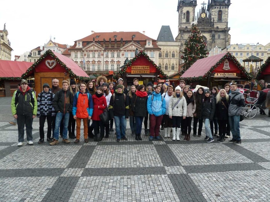 pe9vlw6ofg_____pb7qwbeddq-141211-neviditelna-vystava-pha-01