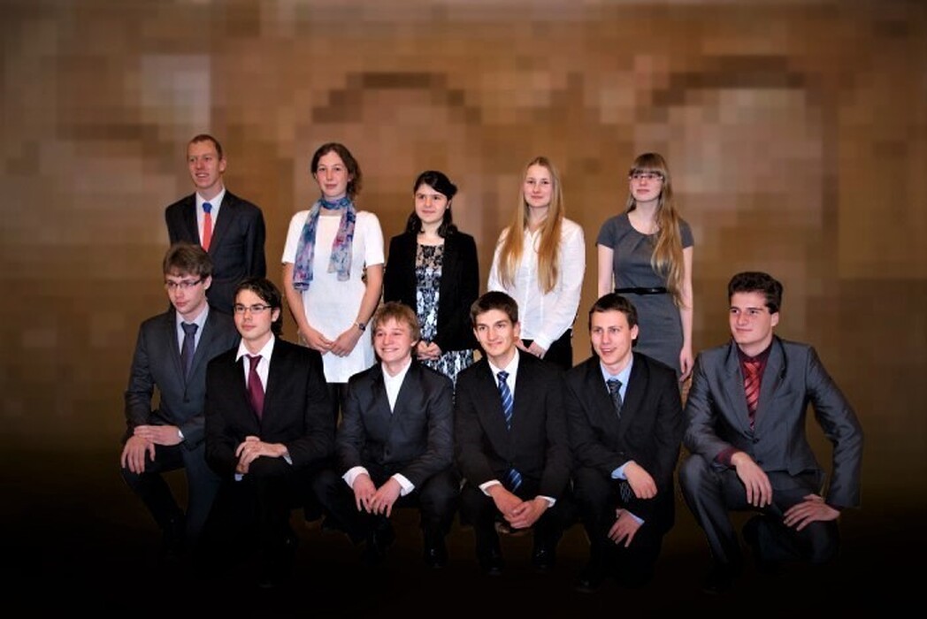 1djlds1b6q_____30tgs7k95e-151218-012