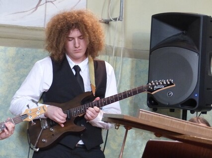 Hudba je stále nová, takže vyhrála