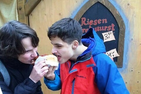 Skladby se linuly přes celé náměstí spolu s vůní svařeného vína