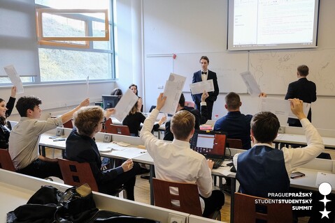 Studenti naší školy jsou zapojeni do projektu Pražský studentský summit