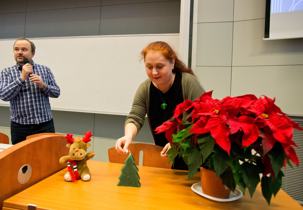 0ony37lias_____8jq63zcmid-avf17-07-vanoce-s-fyzikou-2017